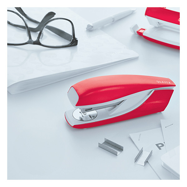 Leitz 5502 NeXXt WOW metalen nietmachine metallic rood (30 vel) 227658 - 2