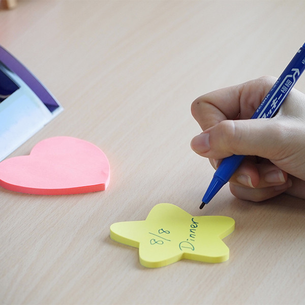 Stick'n Die-Cut notes forme cœur 70 x 70 mm (50 feuilles) - rose fluo 201845 - 2